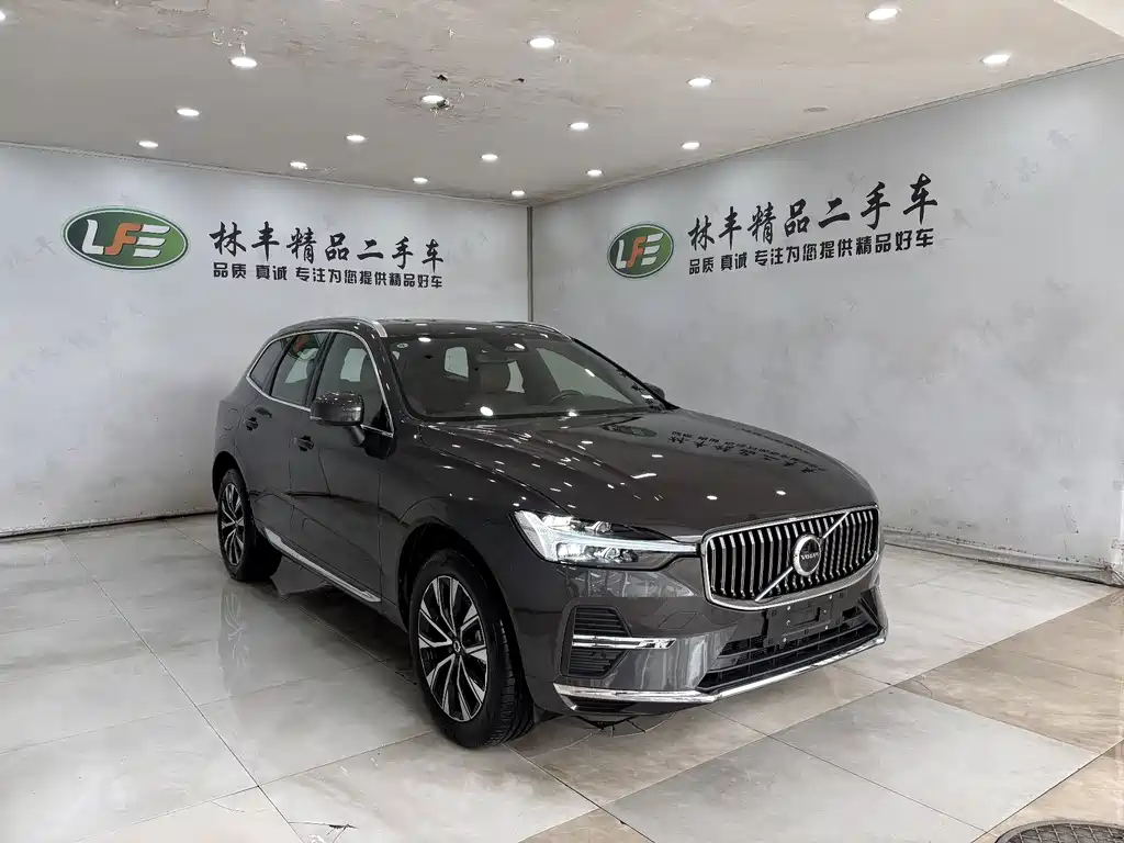 Volvo Volvo XC60 2025 B5 AWD Intelligent Luxury Edition 2025 - thumbnail 3