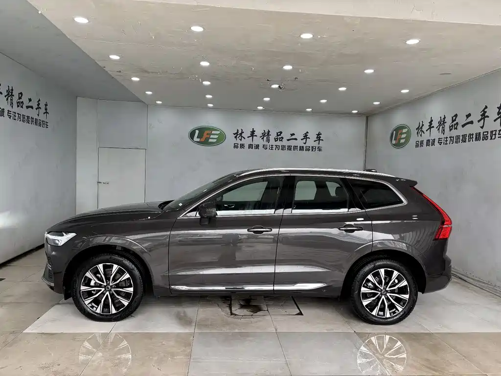 Volvo Volvo XC60 2025 B5 AWD Intelligent Luxury Edition 2025 - thumbnail 4