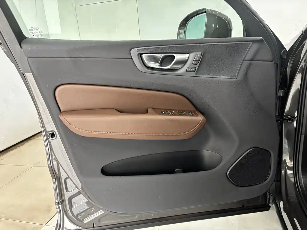 Volvo Volvo XC60 2025 B5 AWD Intelligent Luxury Edition 2025 - thumbnail 10