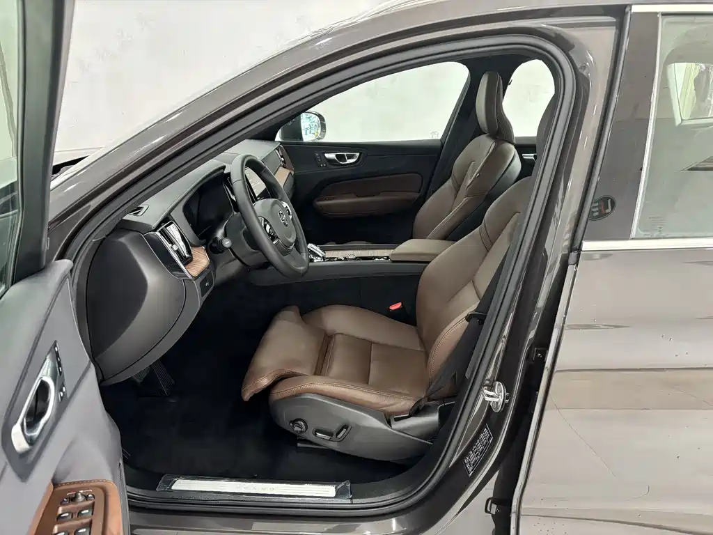 Volvo Volvo XC60 2025 B5 AWD Intelligent Luxury Edition 2025 - thumbnail 11