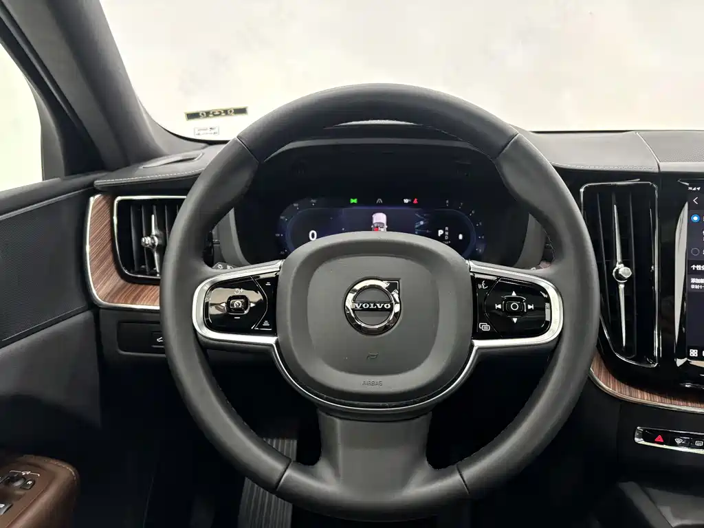Volvo Volvo XC60 2025 B5 AWD Intelligent Luxury Edition 2025 - thumbnail 14