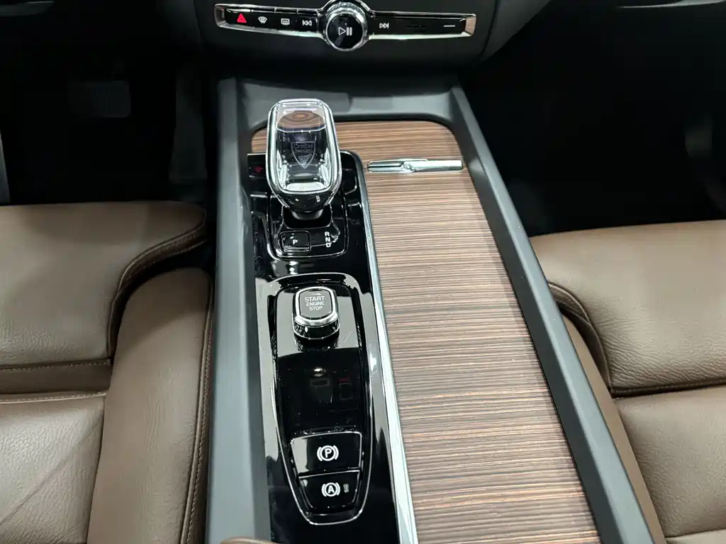 Volvo Volvo XC60 2025 B5 AWD Intelligent Luxury Edition 2025 - thumbnail 17