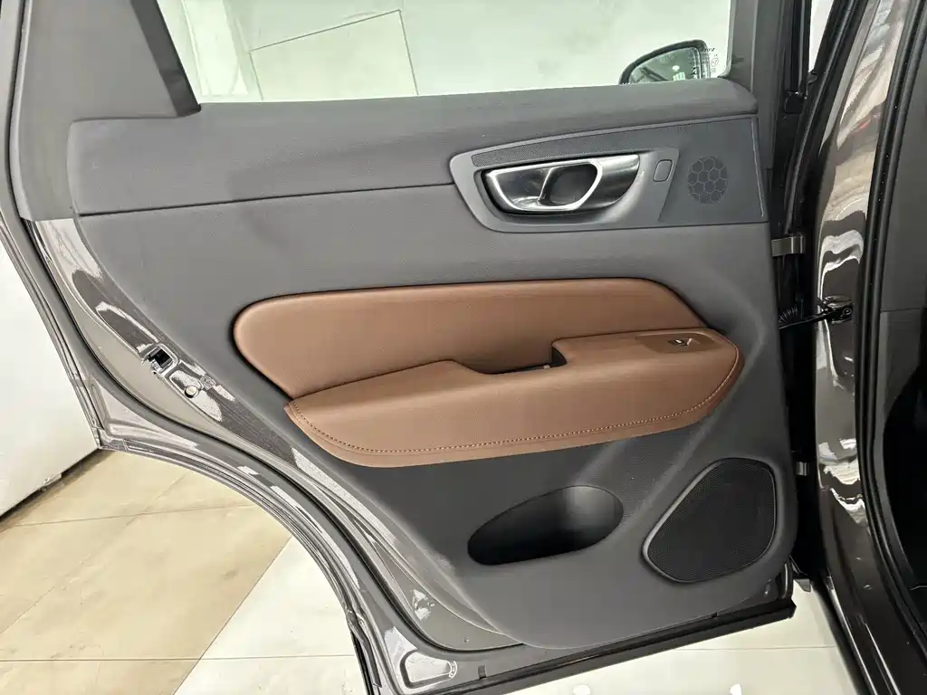 Volvo Volvo XC60 2025 B5 AWD Intelligent Luxury Edition 2025 - thumbnail 18