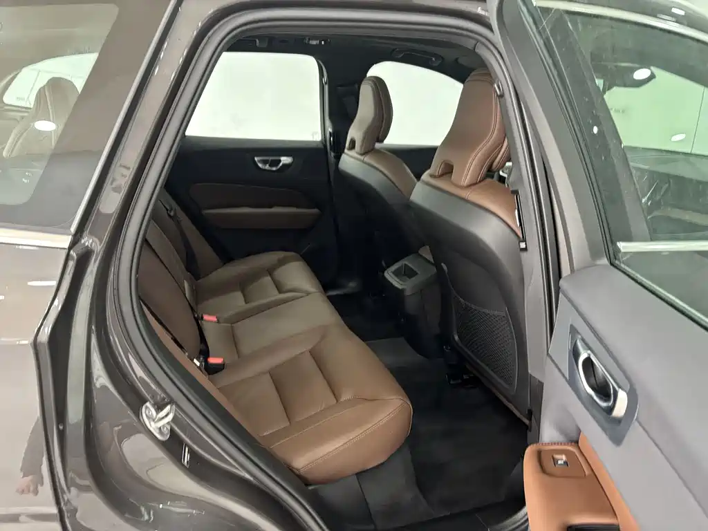 Volvo Volvo XC60 2025 B5 AWD Intelligent Luxury Edition 2025 - thumbnail 21