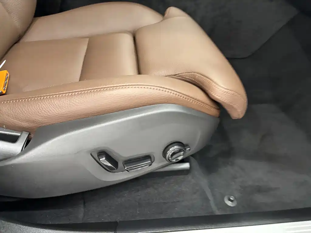 Volvo Volvo XC60 2025 B5 AWD Intelligent Luxury Edition 2025 - thumbnail 24