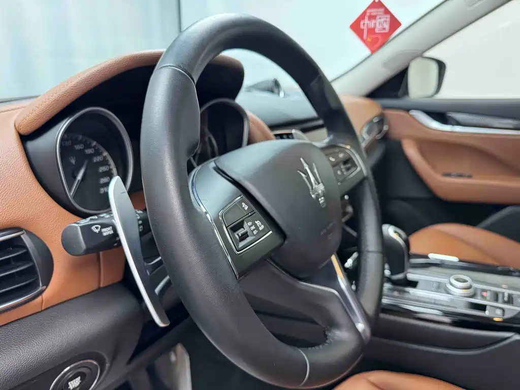 Maserati Maserati Levante 2016 3.0T Standard 2017 - thumbnail 9