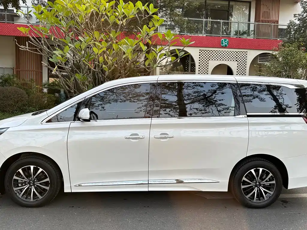 GAC Trumpchi GAC Trumpchi M8 2021 Facelift Excellence Series 390T Luxury Edition 2022 - thumbnail 4