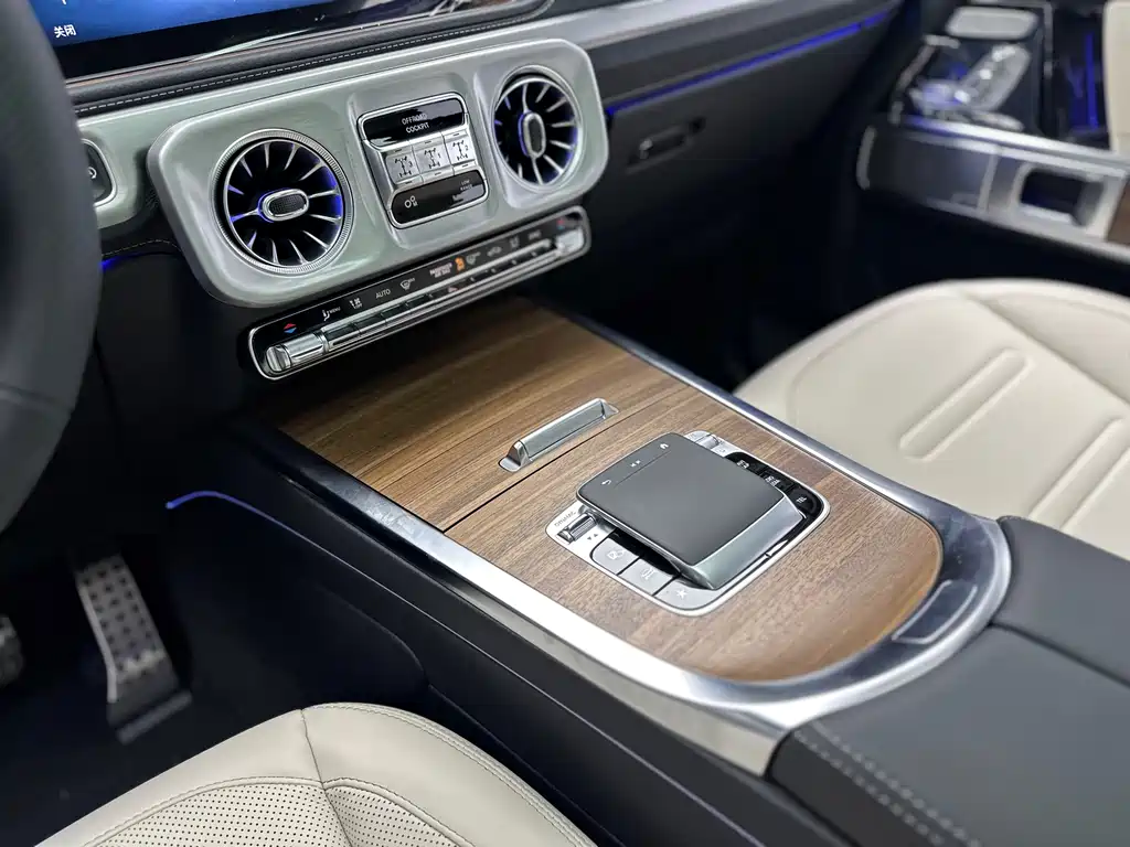 Mercedes-Benz Mercedes-Benz G-Class 2025 G 450 d 2026 - thumbnail 18