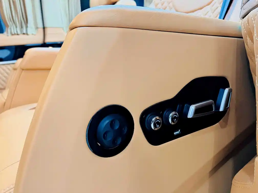 Mercedes-Benz Mercedes-Benz V-Class 2017 V 260 L Exclusive Long Wheelbase Edition 2020 - thumbnail 12
