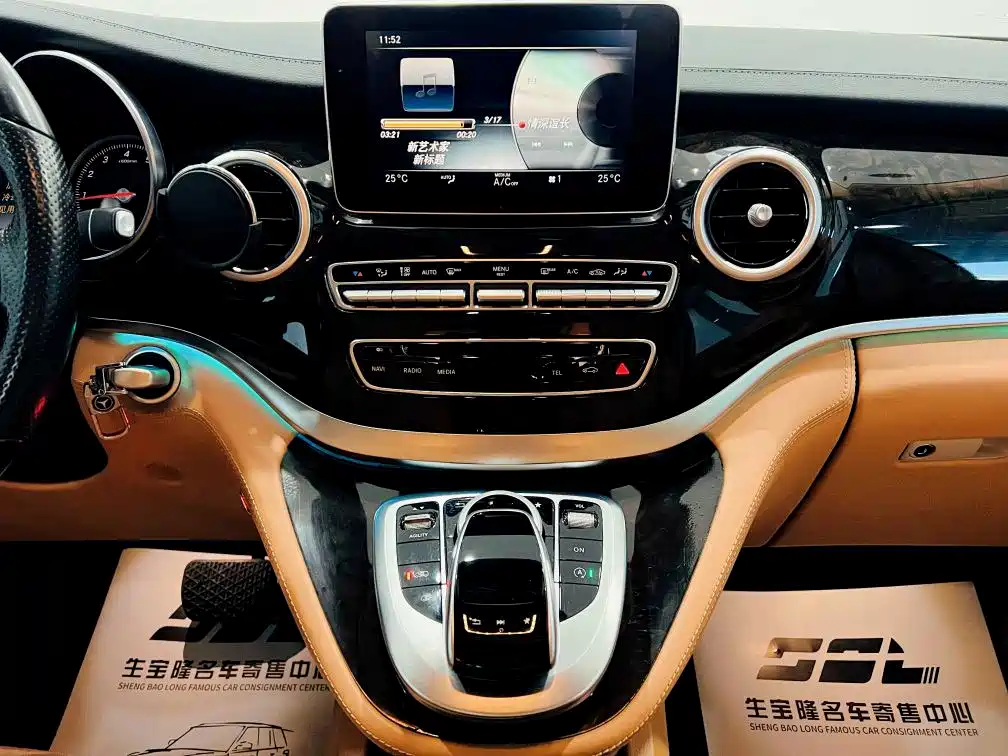 Mercedes-Benz Mercedes-Benz V-Class 2017 V 260 L Exclusive Long Wheelbase Edition 2020 - thumbnail 18