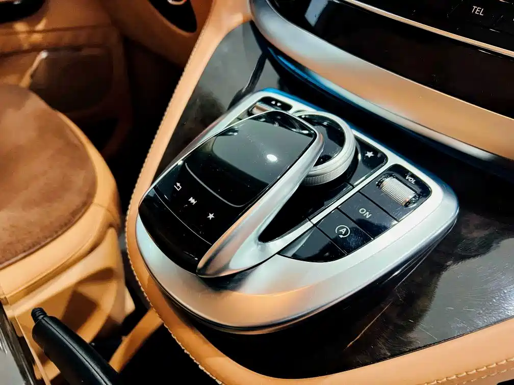 Mercedes-Benz Mercedes-Benz V-Class 2017 V 260 L Exclusive Long Wheelbase Edition 2020 - thumbnail 19