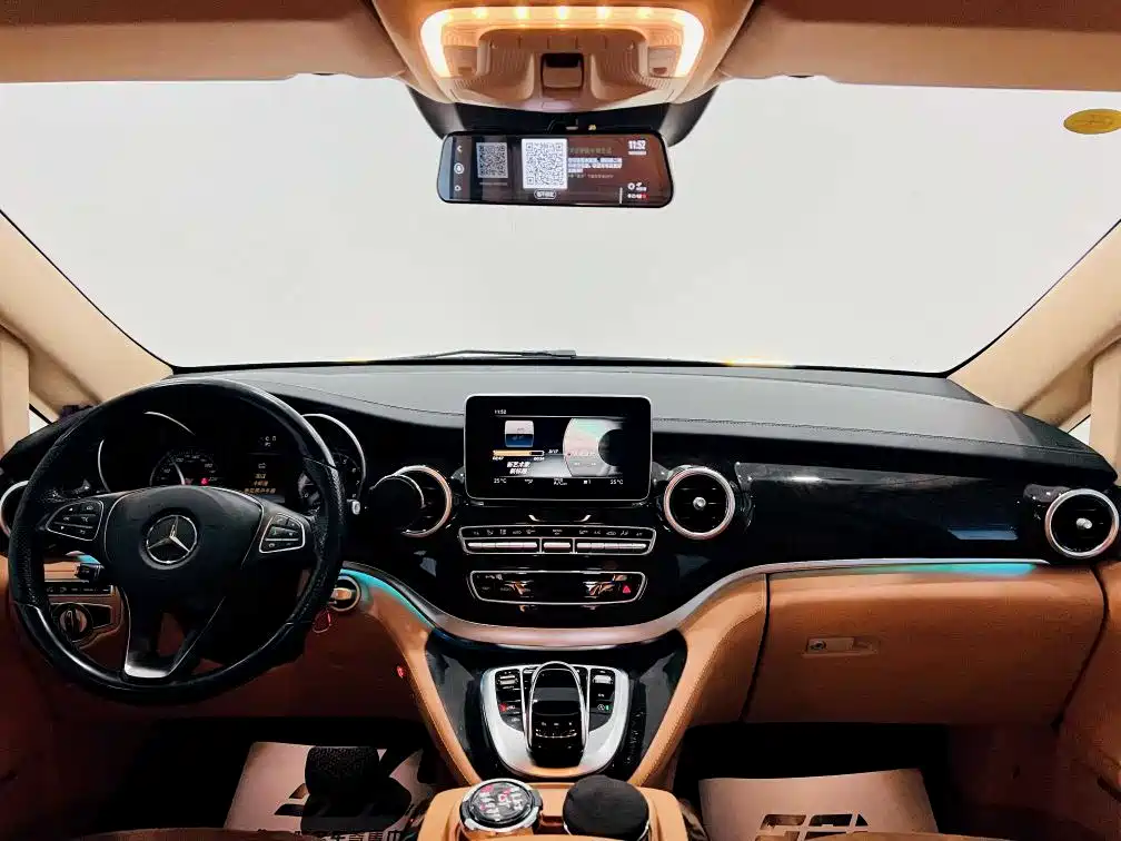 Mercedes-Benz Mercedes-Benz V-Class 2017 V 260 L Exclusive Long Wheelbase Edition 2020 - thumbnail 25