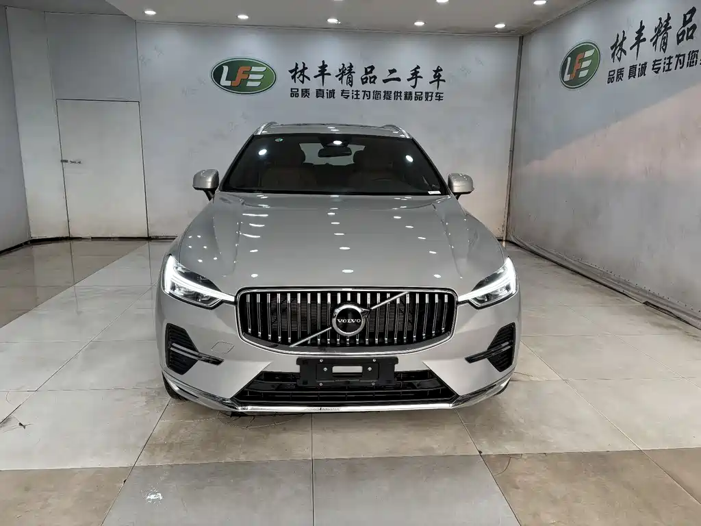 Volvo Volvo XC60 2025 B5 AWD Momentum Luxury Edition 2025 - thumbnail 2
