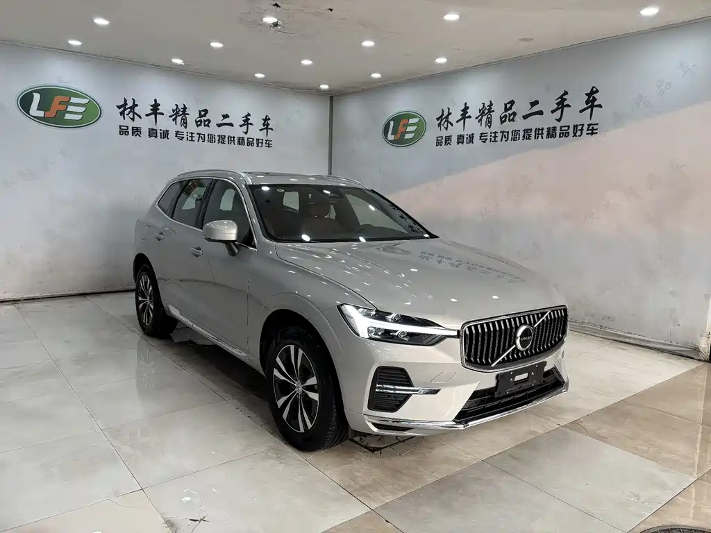 Volvo Volvo XC60 2025 B5 AWD Momentum Luxury Edition 2025 - thumbnail 3