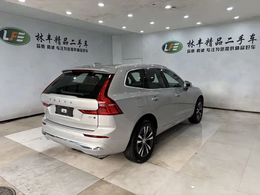 Volvo Volvo XC60 2025 B5 AWD Momentum Luxury Edition 2025 - thumbnail 5