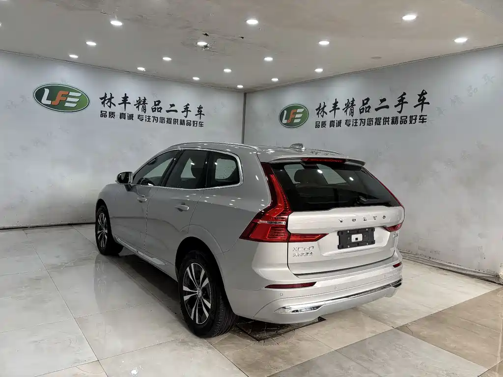 Volvo Volvo XC60 2025 B5 AWD Momentum Luxury Edition 2025 - thumbnail 7