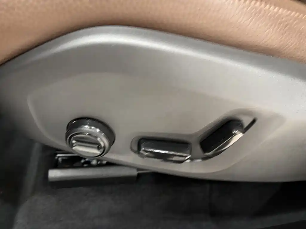 Volvo Volvo XC60 2025 B5 AWD Momentum Luxury Edition 2025 - thumbnail 12