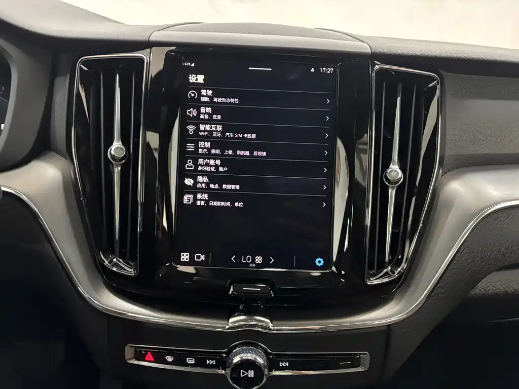 Volvo Volvo XC60 2025 B5 AWD Momentum Luxury Edition 2025 - thumbnail 16