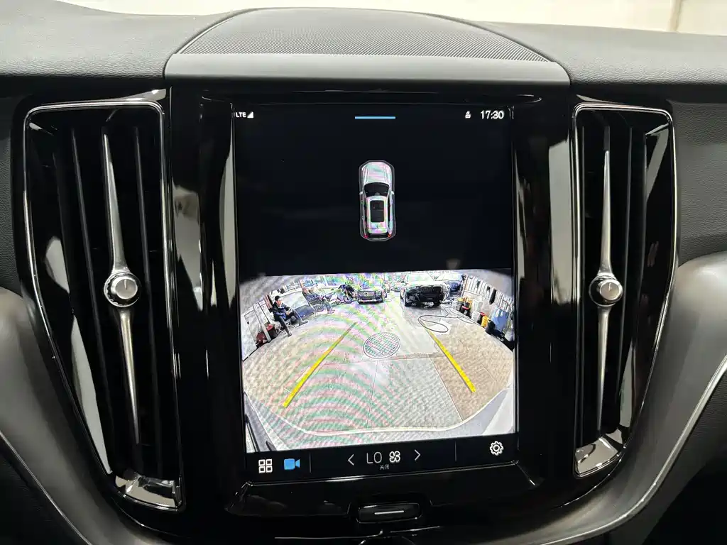 Volvo Volvo XC60 2025 B5 AWD Momentum Luxury Edition 2025 - thumbnail 18