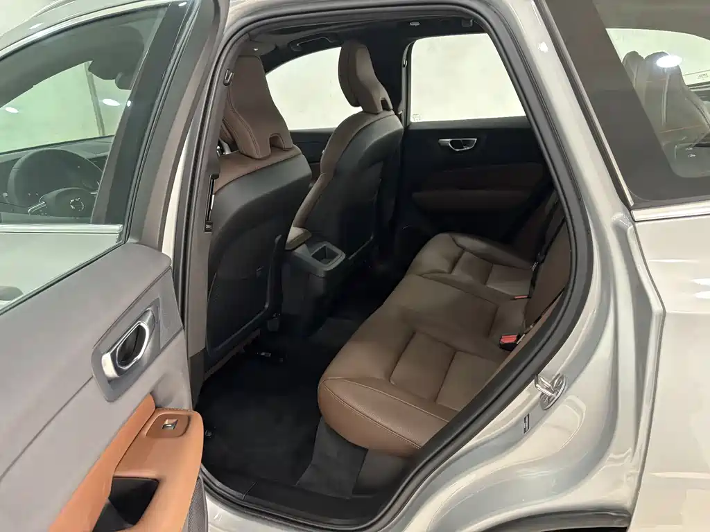 Volvo Volvo XC60 2025 B5 AWD Momentum Luxury Edition 2025 - thumbnail 20