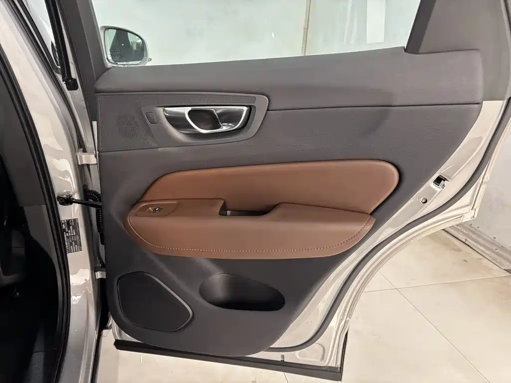 Volvo Volvo XC60 2025 B5 AWD Momentum Luxury Edition 2025 - thumbnail 21