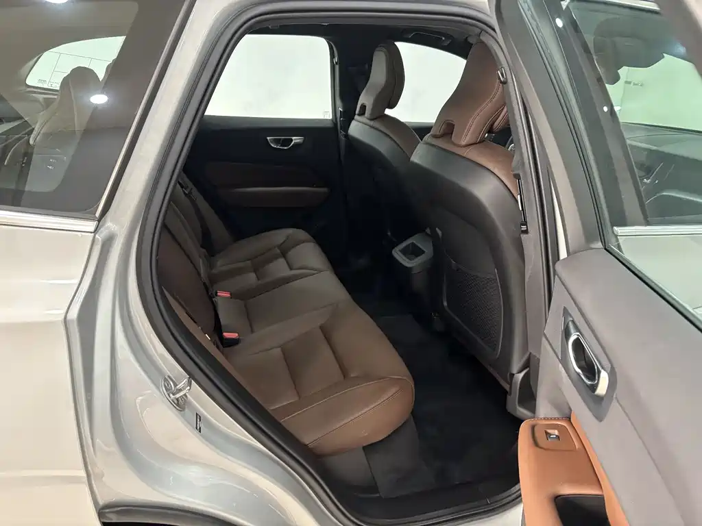 Volvo Volvo XC60 2025 B5 AWD Momentum Luxury Edition 2025 - thumbnail 22