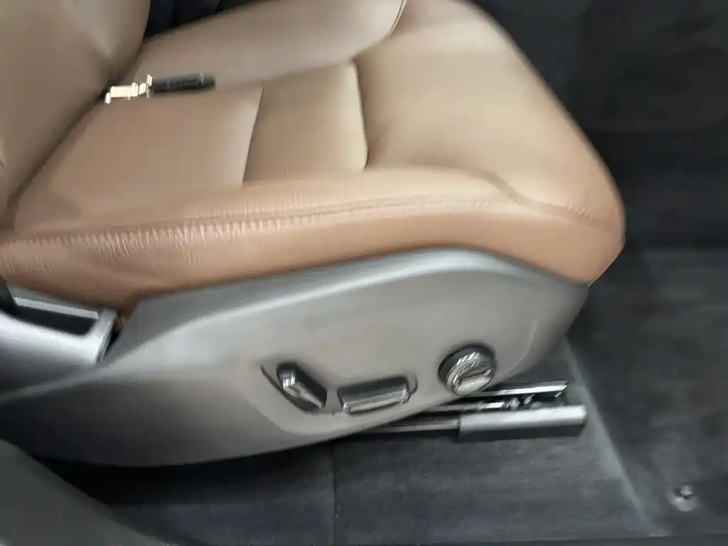 Volvo Volvo XC60 2025 B5 AWD Momentum Luxury Edition 2025 - thumbnail 25