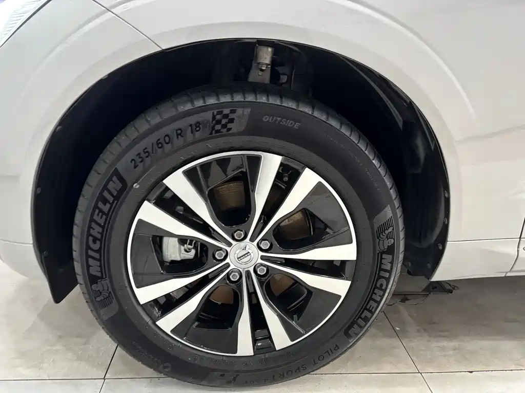 Volvo Volvo XC60 2025 B5 AWD Momentum Luxury Edition 2025 - thumbnail 30