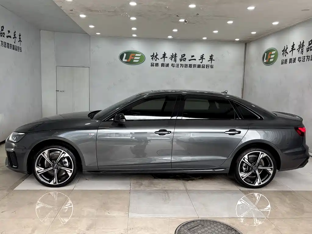 Audi Audi A4L 2025 200th Anniversary Edition 40 TFSI Luxury Dynamic B&O Starlight Edition 2025 - thumbnail 4