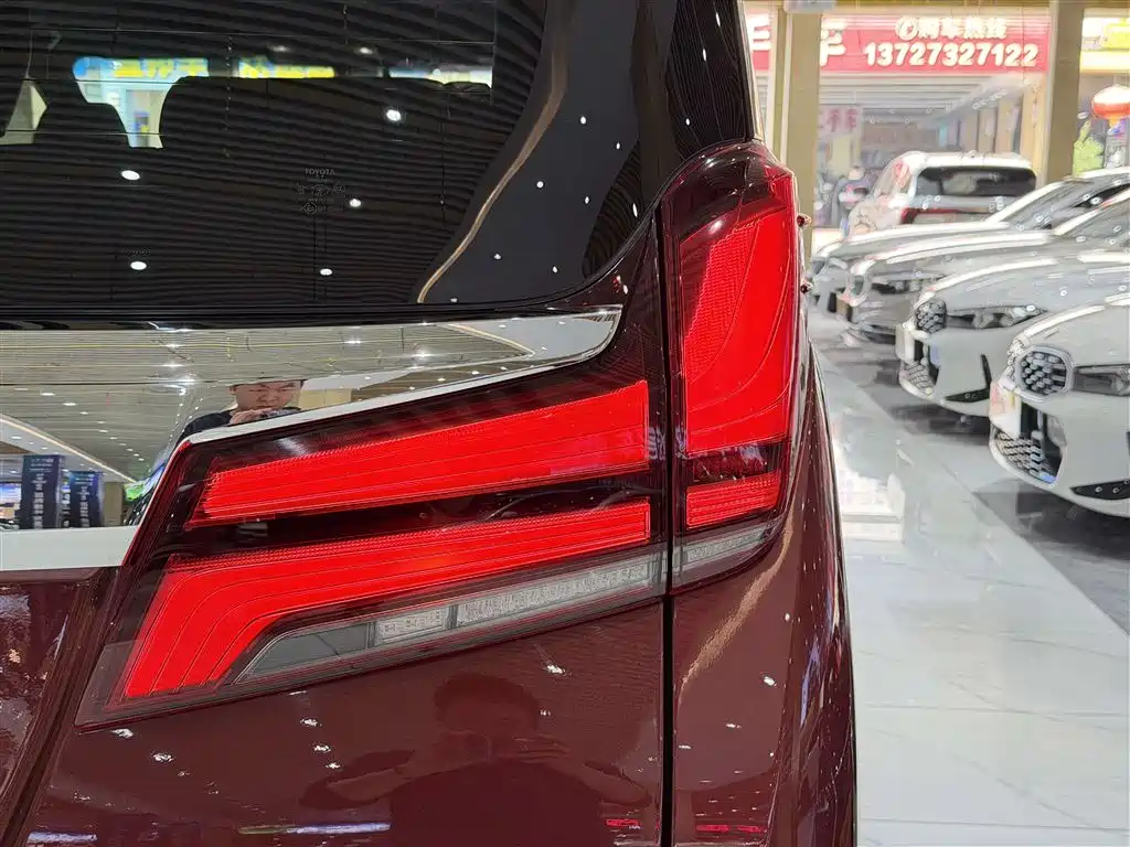 Toyota Alphard 2018 Model Year Facelift 3.5L Executive Version 2018 - thumbnail 8