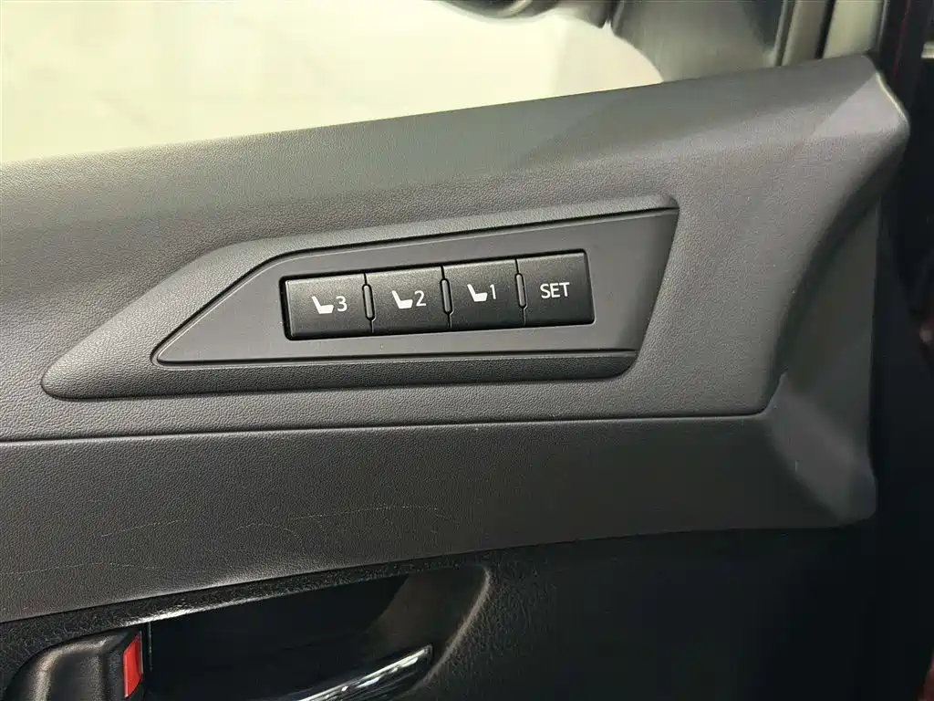 Toyota Alphard 2018 Model Year Facelift 3.5L Executive Version 2018 - thumbnail 21