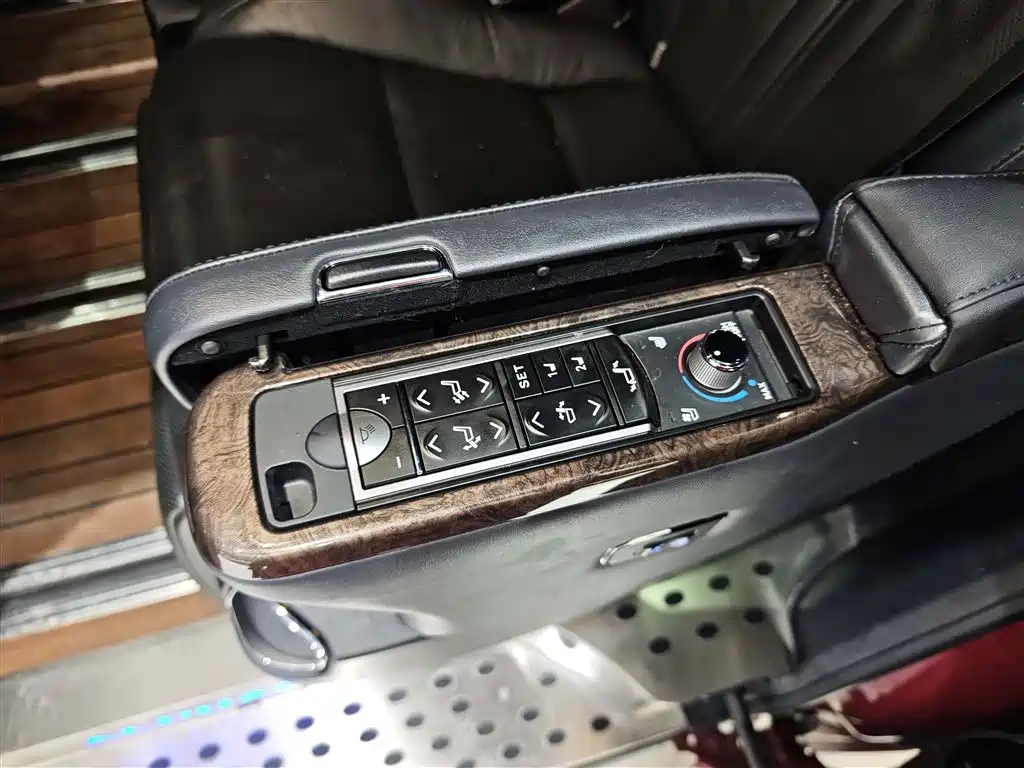Toyota Alphard 2018 Model Year Facelift 3.5L Executive Version 2018 - thumbnail 25