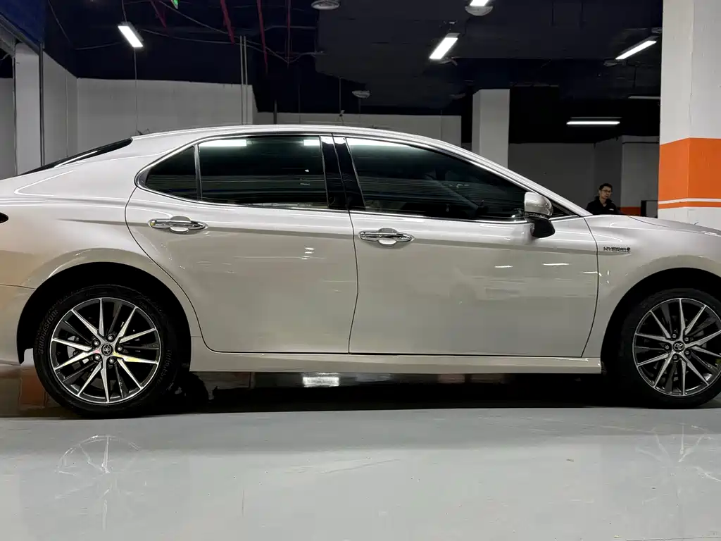 Toyota Toyota Camry 2021 Hybrid 2.5HG Luxury Edition 2022 - thumbnail 4