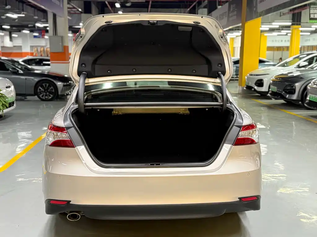 Toyota Toyota Camry 2021 Hybrid 2.5HG Luxury Edition 2022 - thumbnail 19