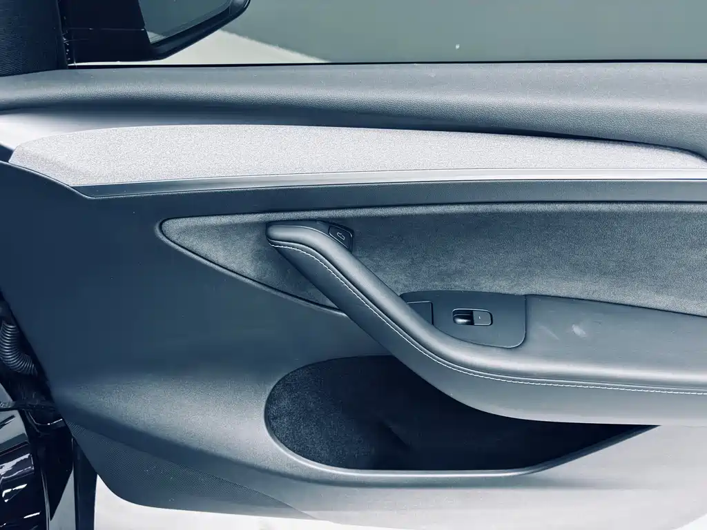 Tesla Model Y 2023 Rear-Wheel Drive 2024 - thumbnail 16