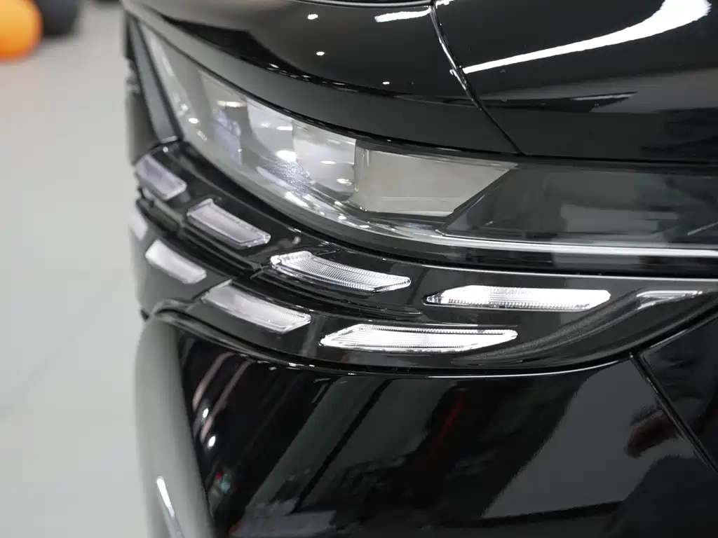 Toyota Alphard 2024 Model Hybrid 2.5L Premium Edition 2026 - thumbnail 4