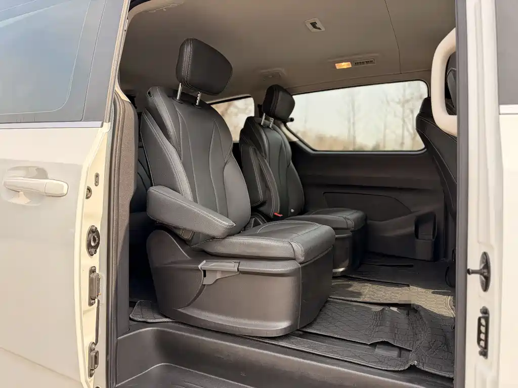 Maxus MAXUS G20 2023 ES 2.0T Gasoline Automatic Premium Edition 2023 - thumbnail 7