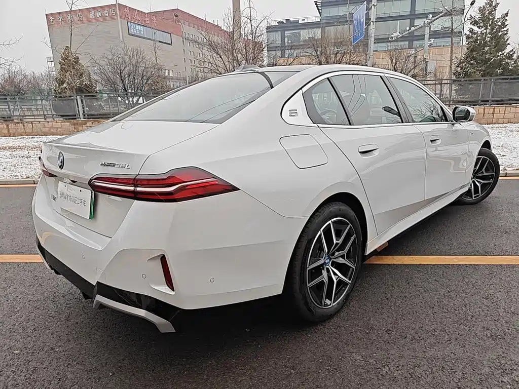 BMW BMW i5 2024 eDrive 35L M Sport Package 2025 - thumbnail 5
