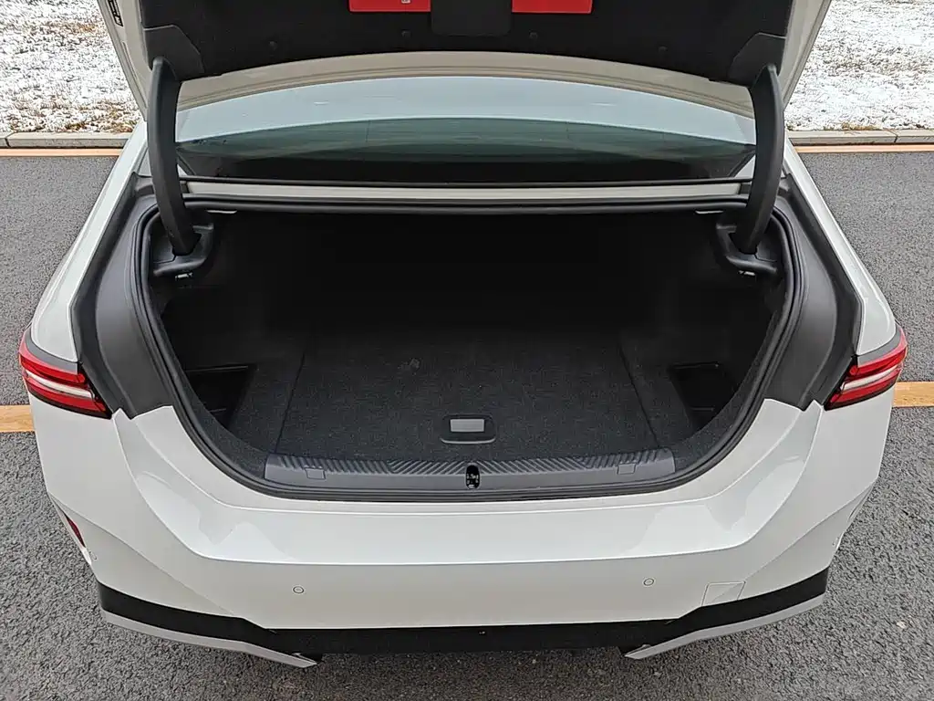 BMW BMW i5 2024 eDrive 35L M Sport Package 2025 - thumbnail 7