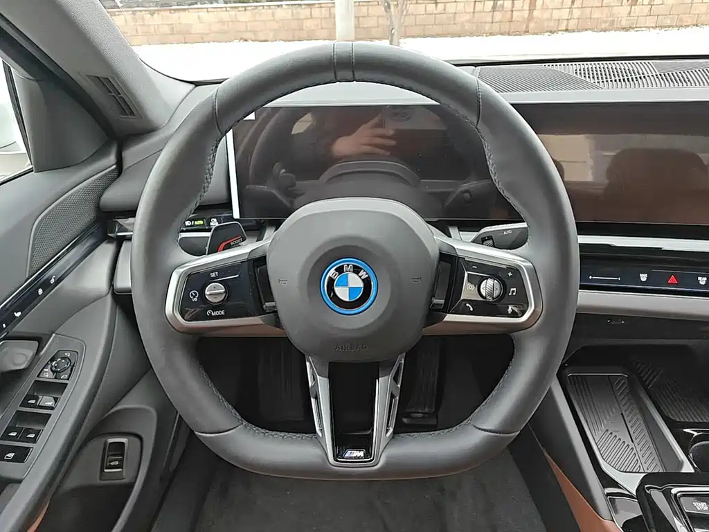 BMW BMW i5 2024 eDrive 35L M Sport Package 2025 - thumbnail 11