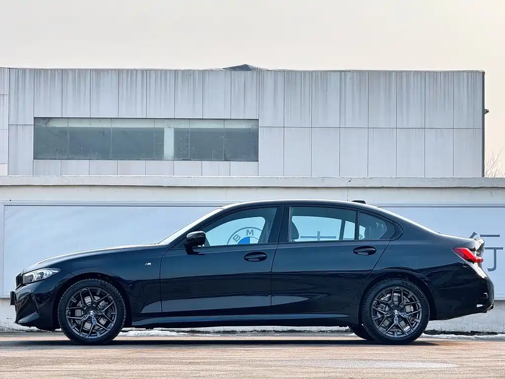 BMW BMW 3 Series 2025 330Li Premium M Sport Night Package 2026 - thumbnail 3