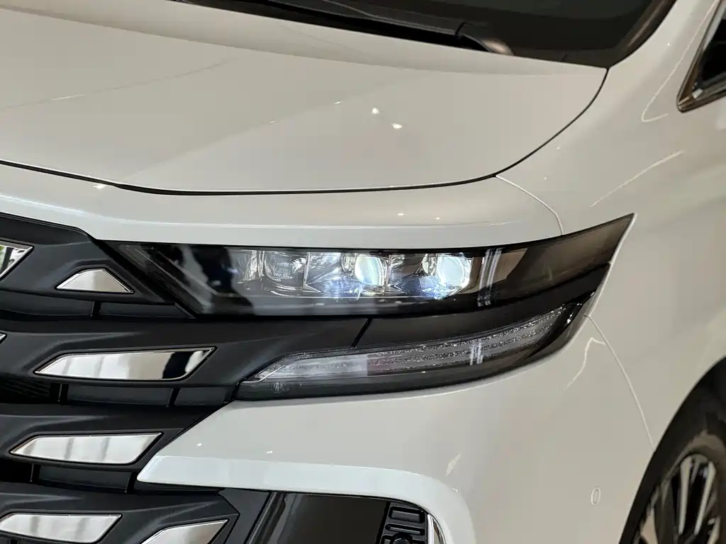 Toyota Alphard 2024 Crown Hybrid 2.5L Executive Premium Version 2024 - thumbnail 3