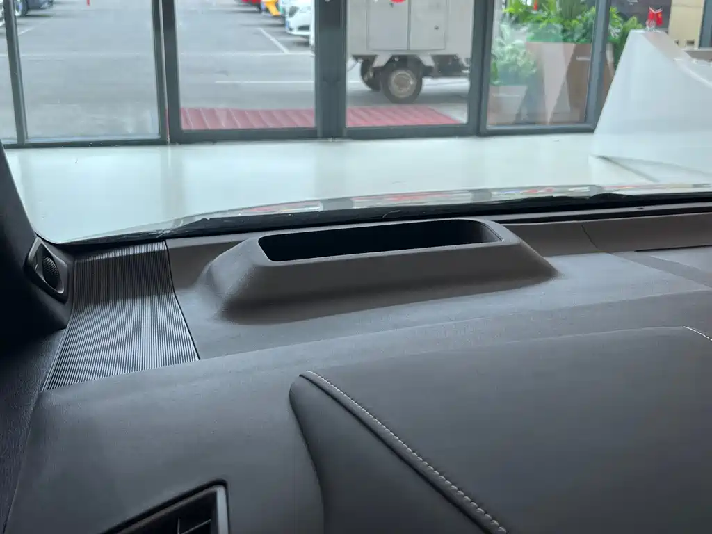 Toyota Alphard 2024 Crown Hybrid 2.5L Executive Premium Version 2024 - thumbnail 13