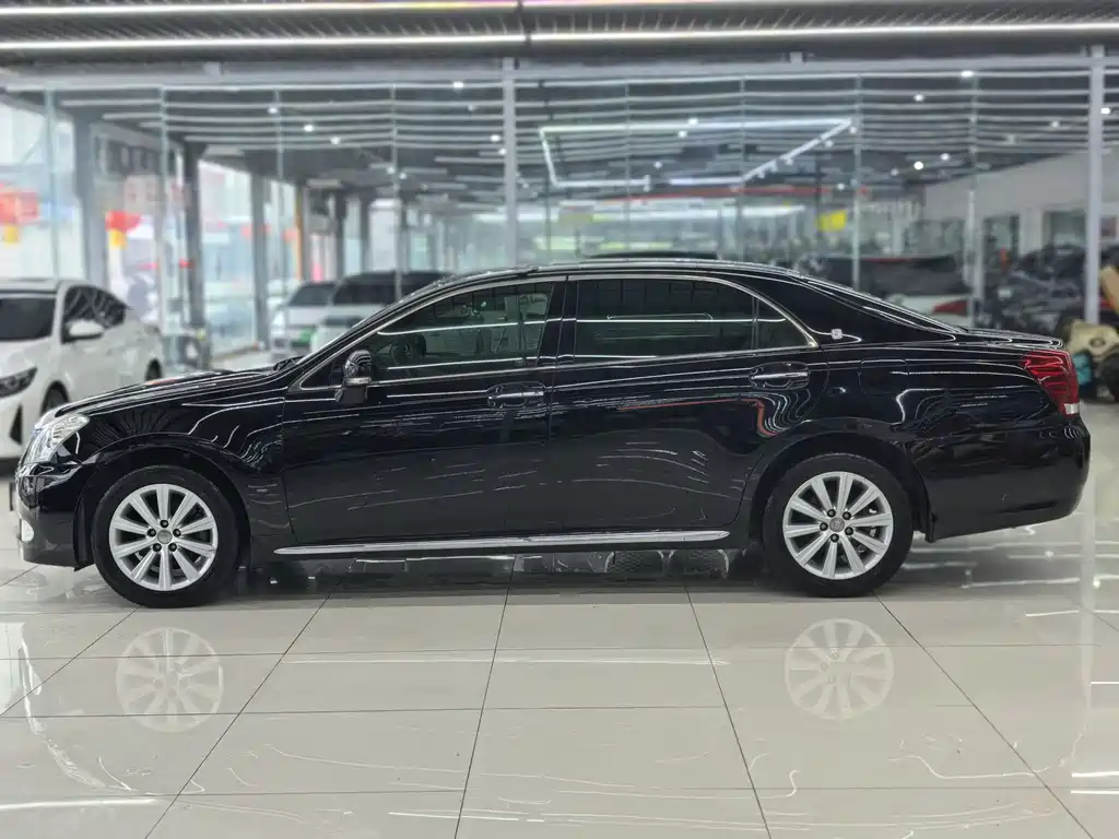 Toyota Toyota Crown 2010 2.5L Royal Leather Sunroof Navigation Edition 2011 - thumbnail 2