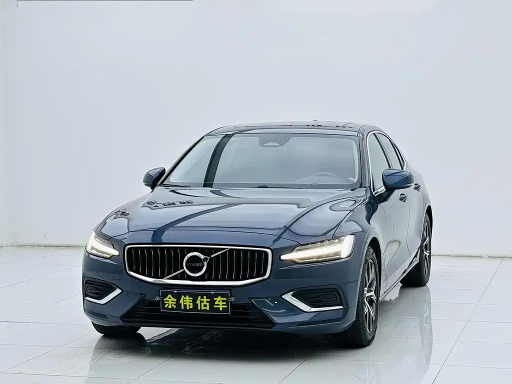Volvo Volvo S60 2023 B4 Momentum Luxury Edition 2023 - thumbnail 3