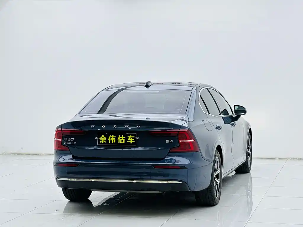 Volvo Volvo S60 2023 B4 Momentum Luxury Edition 2023 - thumbnail 5