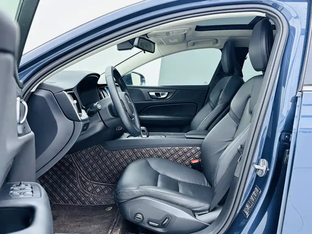 Volvo Volvo S60 2023 B4 Momentum Luxury Edition 2023 - thumbnail 8