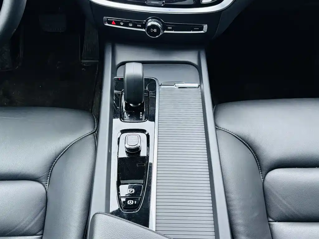 Volvo Volvo S60 2023 B4 Momentum Luxury Edition 2023 - thumbnail 12