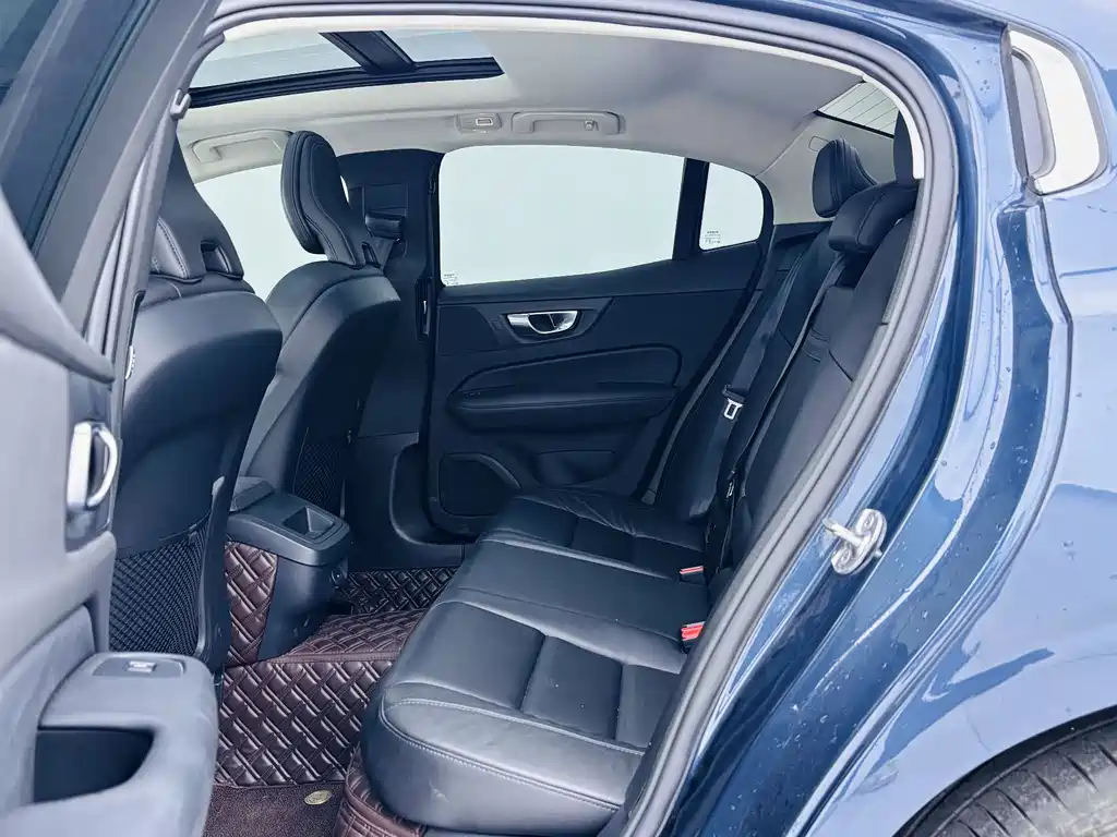 Volvo Volvo S60 2023 B4 Momentum Luxury Edition 2023 - thumbnail 14