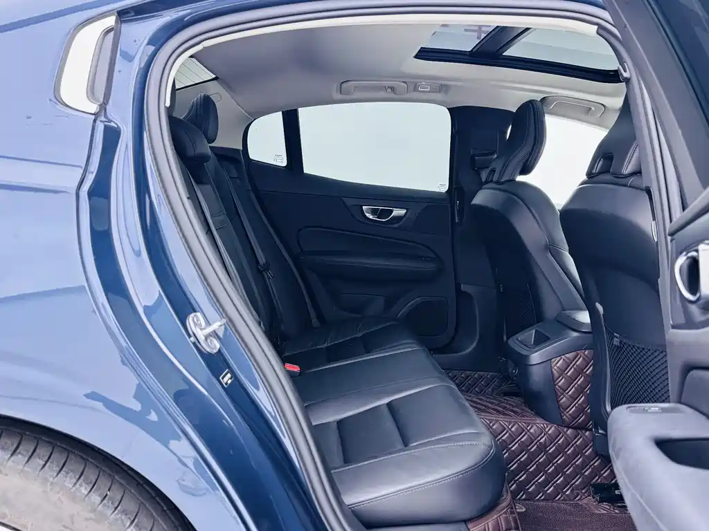 Volvo Volvo S60 2023 B4 Momentum Luxury Edition 2023 - thumbnail 16